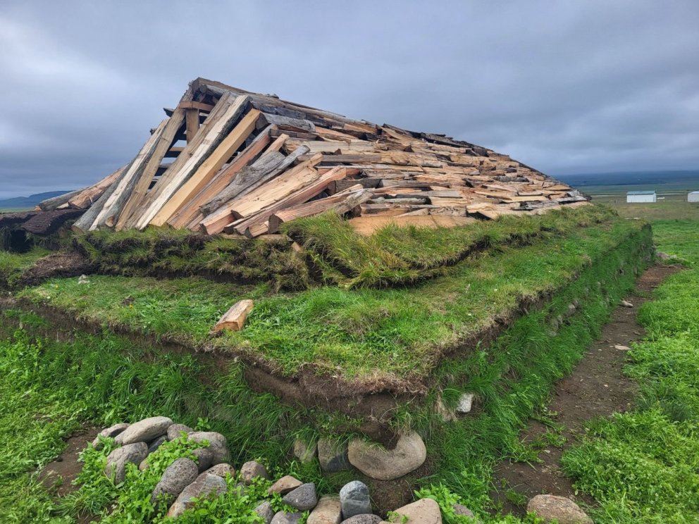 Allt að verða klárt fyrir Opna dag Fornverkaskólans á Syðstu-Grund!