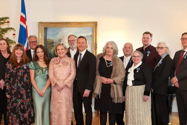 Forsetahjón ásamt fálkaorðuþegum á Bessastöðum á nýársdag. Á myndina vantar Kristján Kristjánsson se&hellip;