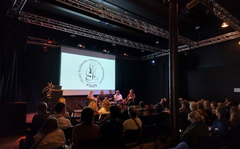 Berglind Þorsteinsdóttir, safnstjóri, tekur til máls á pallborðinu 