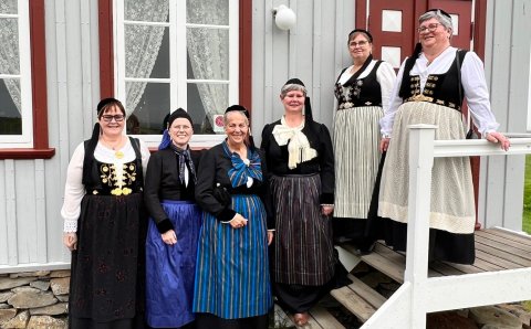 Pilsaþytskonur kíktu í heimsókn / The women of Pilsaþytur came for a visit